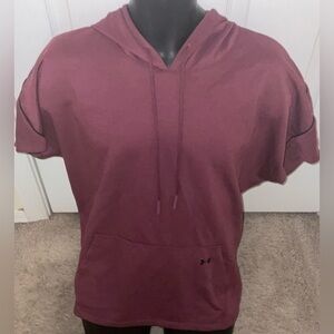 Men’s used size L large Under Armour hoodie pocket UA burgundy Pre own items